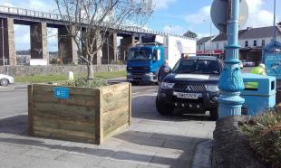Dave Dobson for making these fabulous replacement olive planters from timber donated by Solo Building Supplies Dave Dobson for making these fabulous replacement olive planters from timber donated by Solo Building Supplies